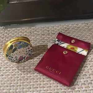 Gucci Gold Flora Mirror Compact with burgundy snap satin Pouch NWT